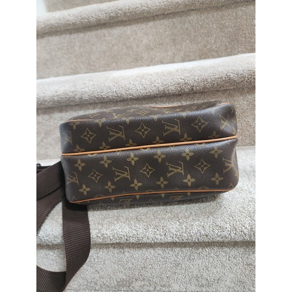 Louis Vuitton "Reporter" Crossbody Shoulder Bag PM Size - Picture 11 of 12